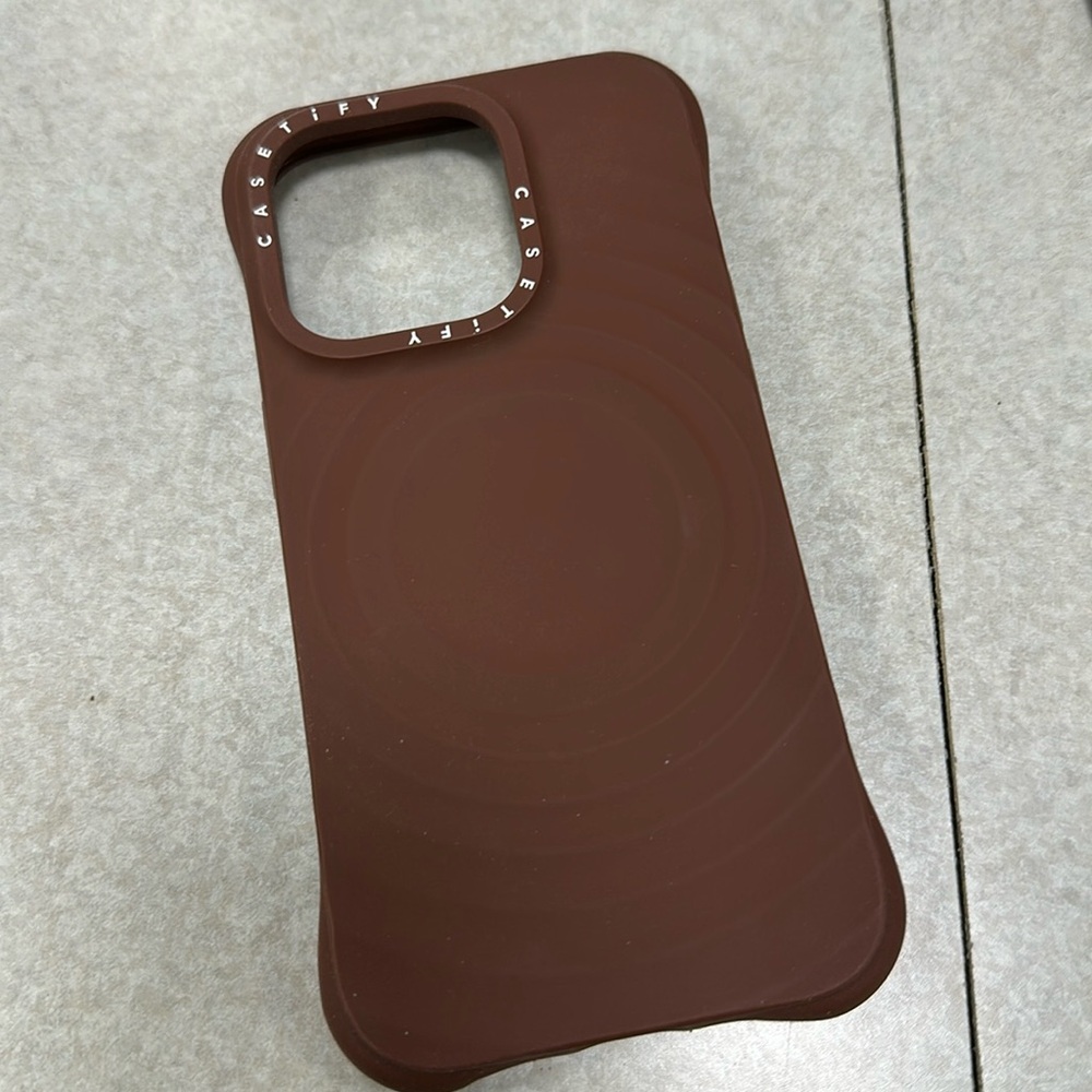Castetify Brown MagSafe case IPhone 14 Pro